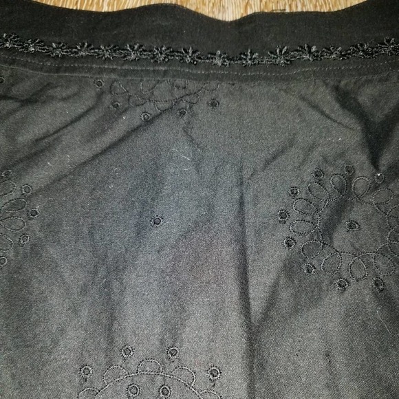 LIZ CLAIBORNE Petite Cotton Eyelet Scalloped Skirt - Picture 2 of 3